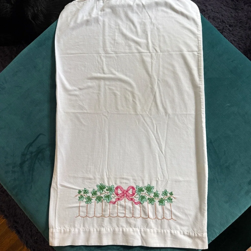 Vintage Embroidered Ivy Bow‎ Pillowcases Set of 2 White